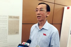 Đại biểu Trần Hoàng Ngân nhận xét Bộ trưởng Giáo dục và Đào tạo nắm chắc các vấn đề trong phần trả lời các đại biểu. (Ảnh: T.H/Vietnam+)