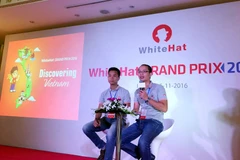 Ông Ngô Tuấn Anh (phải) cho biết cuộc thi sẽ góp phần nâng cao thương hiệu an ninh mạng của Việt Nam ra thế giới. (Ảnh: T.H/Vietnam+)