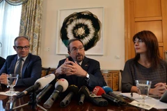 Đại sứ Mỹ tại Thổ Nhĩ Kỳ John Bass (giữa) tại cuộc họp báo ở Ankara, Thổ Nhĩ Kỳ ngày 11/10. (Nguồn: THX/TTXVN)