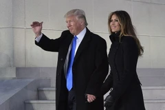 Tổng thống đắc cử Donald Trump (trái) và phu nhân Melania Trump (phải) tại Washington, DC ngày 19/1. (Nguồn: AFP/TTXVN)