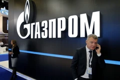 Logo của công ty Gazprom tại diễn đàn khí đốt quốc tế St. Petersburg, Nga. (Nguồn: EPA/TTXVN)