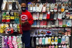 Một quầy bán hàng hóa tại Seoul, Hàn Quốc. (Nguồn: AFP/TTXVN)