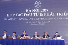 Thủ tướng Chính phủ Nguyễn Xuân Phúc dự Hội nghị “Hà Nội 2017 – Hợp tác đầu tư và phát triển”. (Ảnh: Thống Nhất/TTXVN) 