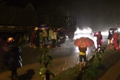 Xe máy đâm vào rơmooc đỗ bên đường, 2 người thiệt mạng 