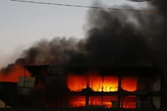 Chập điện là nguyên nhân gây cháy tại tòa nhà công ty Kwong Lung-Meko. (Ảnh: Thanh Liêm/TTXVN)