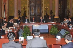 Toàn cảnh cuộc gặp giữa Thứ trưởng Đỗ Hoàng Anh Tuấn và Bộ trưởng Tài chính và Tín dụng công Mexico Jose Antonio Meabe. (Ảnh: Việt Hùng/Vietnam+)