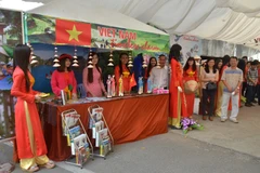 Gian hàng Việt Nam tại lễ hội. (Ảnh: Chanh Đa/Vietnam+)