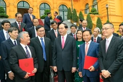 Chủ tịch nước Trần Đại Quang với các Đại sứ, Trưởng các Cơ quan đại diện Ngoại giao Việt Nam ở nước ngoài. (Ảnh: Nhan Sáng/TTXVN)