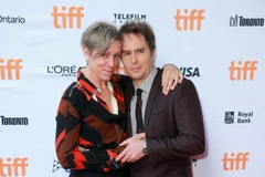 Nữ diễn viên Frances McDormand (trái) và nam diễn viên Sam Rockwell (phải) dự lễ ra mắt phim "Three Billboards Outside Ebbing, Missouri" tại LHP quốc tế Toronto ở Toronto, Canada ngày 11/9. (Nguồn: AFP/TTXVN)
