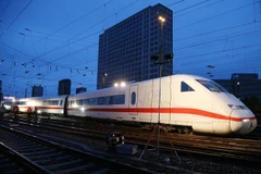 Hiện trường vụ tàu cao tốc ICE bị trật bánh ngày 1/5. (Nguồn: THX/TTXVN)