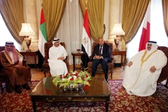  Ngoại trưởng Saudi Arabia Adel Al-Jubeir, Ngoại trưởng UAE Sheikh Abdullah Bin Zayed, Ngoại trưởng Ai Cập Sameh Shoukry và Ngoại trưởng Bahrain Sheikh Khalid bin Ahmed Al Khalifa tại cuộc họp ở Cairo ngày 5/7. (Nguồn: THX/TTXVN)