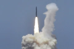  Một vụ thử tên lửa đánh chặn của Mỹ tại Căn cứ không quân Vandenberg ở bang California ngày 30/5. (Nguồn: AFP/TTXVN)