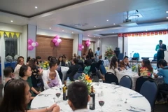 Cộng đồng người Việt Nam tại Mozambique kỷ niệm Ngày thống nhất đất nước và Quốc tế Lao động. (Ảnh: Dư Hưng/Vietnam+) 