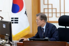 Tổng thống Hàn Quốc Moon Jae-in ngày 12/5 đã ra lệnh loại bỏ sách giáo khoa lịch sử gây tranh cãi do một Ủy ban Chính phủ được thành lập dưới thời Chính quyền bảo thủ trước đây biên soạn. (Nguồn: AFP/TTXVN)