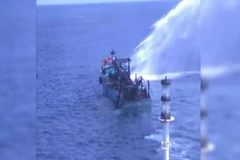 Cứu kịp thời 6 ngư dân trên tàu cá bốc cháy ngoài khơi