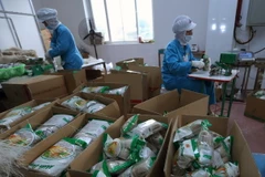 Công ty Cổ phần Minh Dương chuẩn bị hơn 150 tấn sản phẩm miến, bún khô, trị giá hơn 10,4 tỷ đồng phục vụ thị trường Tết. (Ảnh: Vũ Sinh/TTXVN)