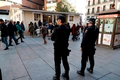 Cảnh sát Tây Ban Nha gác tại thủ đô Madrid. (Nguồn: EPA/TTXVN)