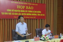 Ông Lê Ngọc Dương, Phó Giám đốc Sở tài nguyên và môi trường tỉnh Lào Cai thông tin tại buổi họp báo. (Ảnh: Hương Thu/TTXVN)