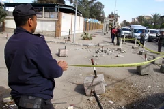 Lực lượng an ninh điều tra tại hiện trường một vụ đánh bom do nhóm khủng bố Ajnad Misr tiến hành. (Nguồn: AFP/TTXVN)