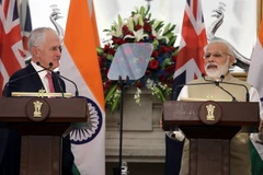 Thủ tướng Australia Malcolm Turnbull (trái) và người đồng cấp Ấn Độ Narendra Modi (phải) tại cuộc họp báo ở New Delhi, Ấn Độ ngày 10/4. (Nguồn: EPA/TTXVN)