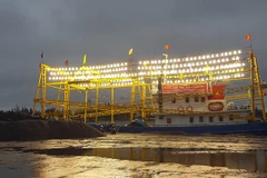 Trao tàu vỏ thép lưới chụp 20 tỷ đồng cho ngư dân Quảng Trị