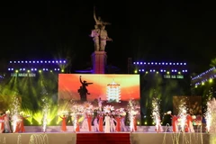  Một tiết mục văn nghệ tại chương trình. (Ảnh: Thống Nhất/TTXVN)