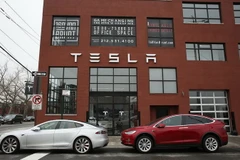 Một phòng trưng bày của Hãng sản xuất ô tô điện Tesla tại New York, Mỹ. (Nguồn: AFP/TTXVN)