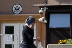 Bên ngoài Đại sứ quán Mỹ ở thủ đô Moskva, Nga ngày 31/8. (Nguồn: EPA/TTXVN)