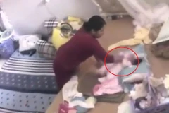 [Video] Bắt khẩn cấp người giúp việc hành hạ bé gái hơn 1 tháng tuổi