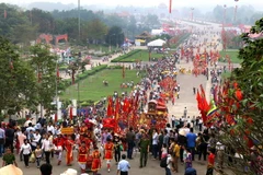 Các đoàn rước kiệu vào lễ tại Đền Hùng năm 2016. (Ảnh: Trung Kiên/TTXVN)