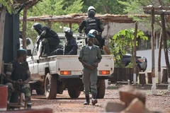 Lực lượng đặc nhiệm của Mali phong tỏa hiện trường vụ tấn công khu nghỉ dưỡng Kangaba ngày 19/6. (Nguồn: AFP/TTXVN)