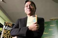 Tiểu thuyết gia Kazuo Ishiguro. (Nguồn: AFP/TTXVN)