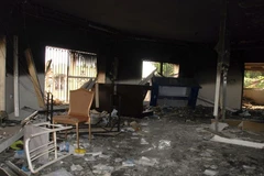 Hiện trường vụ đánh bom lãnh sự quán Mỹ ở Benghazi, Libya, năm 2012. (Nguồn: AP)