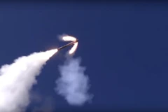 Tên lửa của Nga được phóng từ bệ phóng Bastion ở Syria ngày 21/11/2016. (Nguồn: AP/TTXVN)