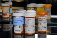 Những lọ thuốc giảm đau được giới thiệu trong một cuộc họp báo ở New York. (Nguồn: AFP/TTXVN)