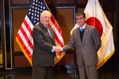  Ngoại trưởng Nhật Bản Taro Kono (phải) và người đồng cấp Mỹ Rex Tillerson. (Nguồn: EPA/TTXVN)