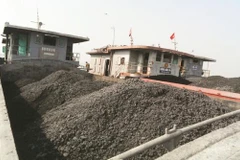 Chở hơn 70 tấn than lậu, thuyền trưởng bị phạt 50 triệu đồng