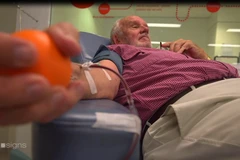 [Video] Người đàn ông 60 năm hiến máu hiếm cứu hơn 2 triệu trẻ em