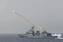 [Video] Hàn Quốc tập trận bắn đạn thật phô sức mạnh với Triều Tiên