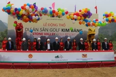 Nghi thức khởi công dự án sân Golf Kim Bảng. (Ảnh: Lưu Thanh Tuấn/TTXVN)