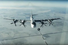 Máy bay trang bị tên lửa chiến lược TU-95 của Nga tấn công mục tiêu của khủng bố ở Syria ngày 17/11/2016. (Nguồn: AP/TTXVN)