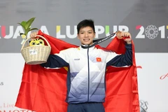 Nguyễn Hữu Kim Sơn tự hào với chiếc huy chương đồng SEA Games ngay trong lần đầu dự giải. (Nguồn: vnexpress.net)