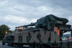 Xe quân sự của Ukraine trên một tuyến đường ở Kiev. (Nguồn: EPA/TTXVN)