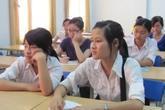 Thí sinh làm thủ tục dự thi tại Đại học Hà Nội. (Ảnh: Phạm Mai/Vietnam).