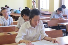 Thí sinh làm bài thi môn Văn tại Hội đồng thi Học viện Ngoại giao. (Ảnh: Phạm Mai/Vietnam+)