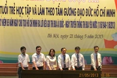 Ban tổ chức ấn nút khởi động cuộc thi. (Ảnh: Phạm Mai/Vietnam+)