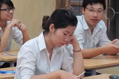 Thí sinh trong phòng thi môn văn tại hội đồng thi trường THPT Quang Trung, Hà Đông, Hà Nội. (Phạm Mai/Vietnam+).