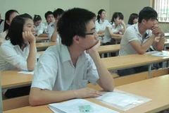 Thí sinh Học viện Bưu chính viễn thông nghe phổ biến quy chế thi. (Ảnh: Phạm Mai/Vietnam+)