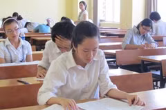 Thí sinh dự thi trong kỳ thi tuyển sinh 2010. (Ảnh: Phạm Mai/Vietnam+).