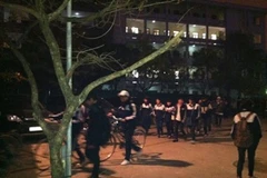 Học sinh Hà Nội tan học quá muộn khi bị điều chỉnh kết thúc giờ học chiều sau 19 giờ. (Ảnh: Nguyễn Anh/Vietnam+)